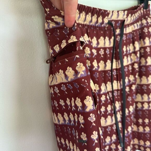 Lululemon Men’s Pool Short 7” in Island Bloom - Picture 9 of 10